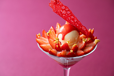 苺パフェ イメージ