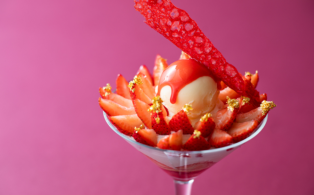 苺づくしのご褒美パフェ