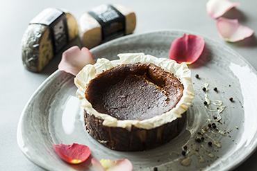 ウェールズ産チーズが楽しめる濃厚バスクチーズケーキ