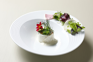 バターナッツカボチャのカネロニ リンゴのモスタルダ パルメザンチーズの香り