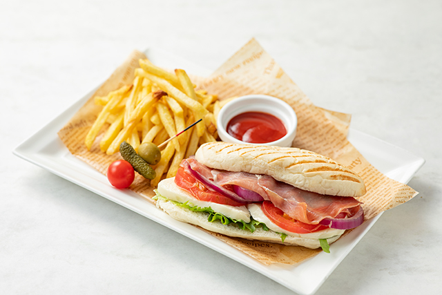  宮城県女川町で採れた海の幸のペスカトーレ