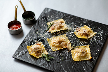 ヴィーガンラビオリ トマトとバジル 2種のソースとともに