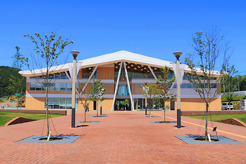 宮城県女川駅前